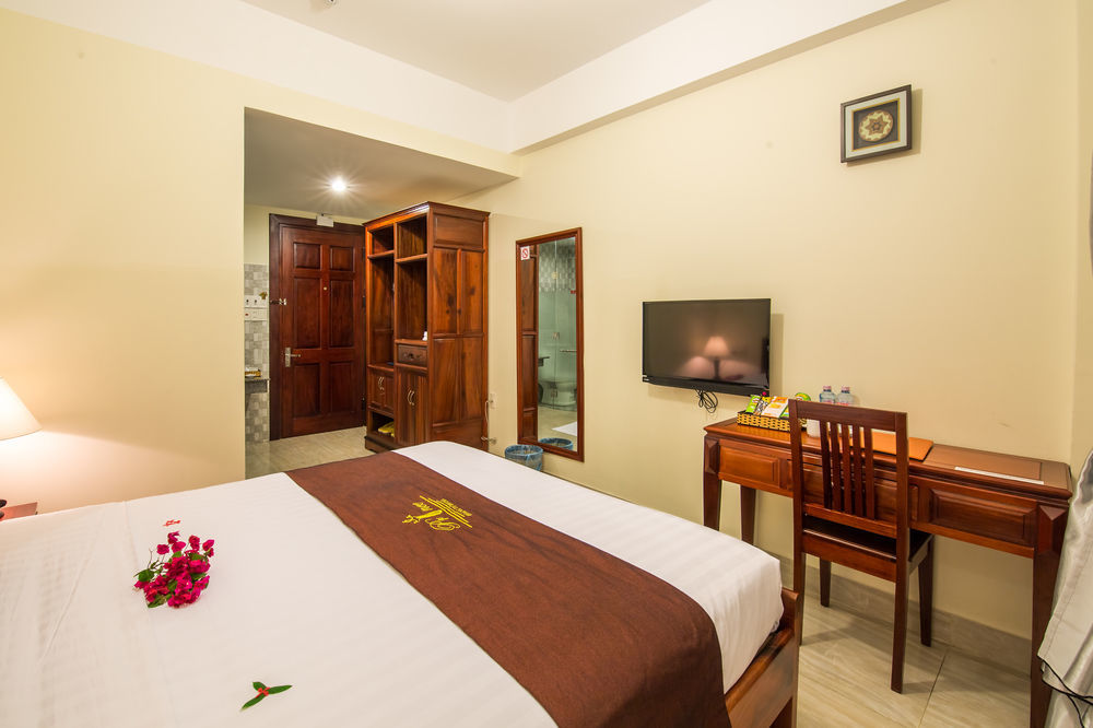 Prince Hotel Хойан Экстерьер фото