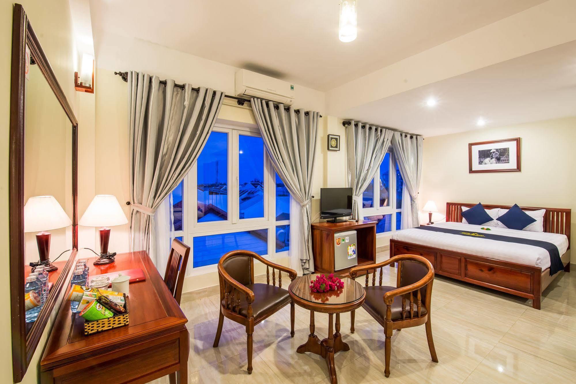 Prince Hotel Хойан Экстерьер фото